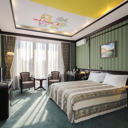 Attache Hotel Kiev Dış mekan fotoğraf