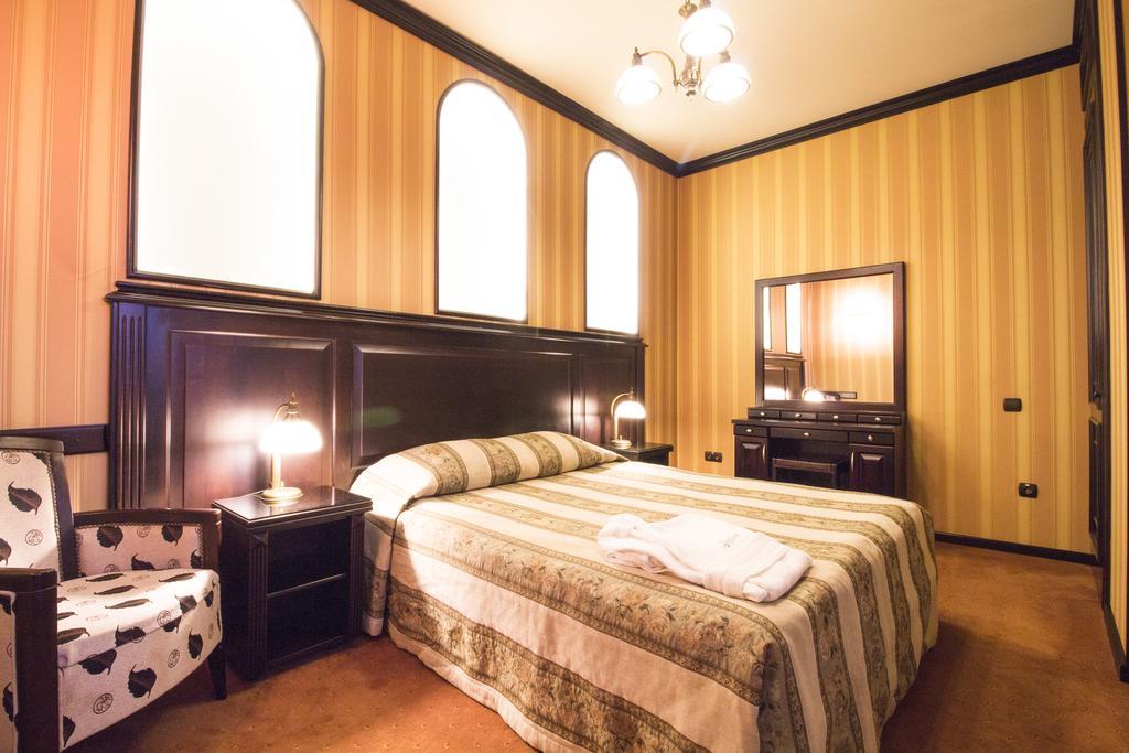 Attache Hotel Kiev Dış mekan fotoğraf