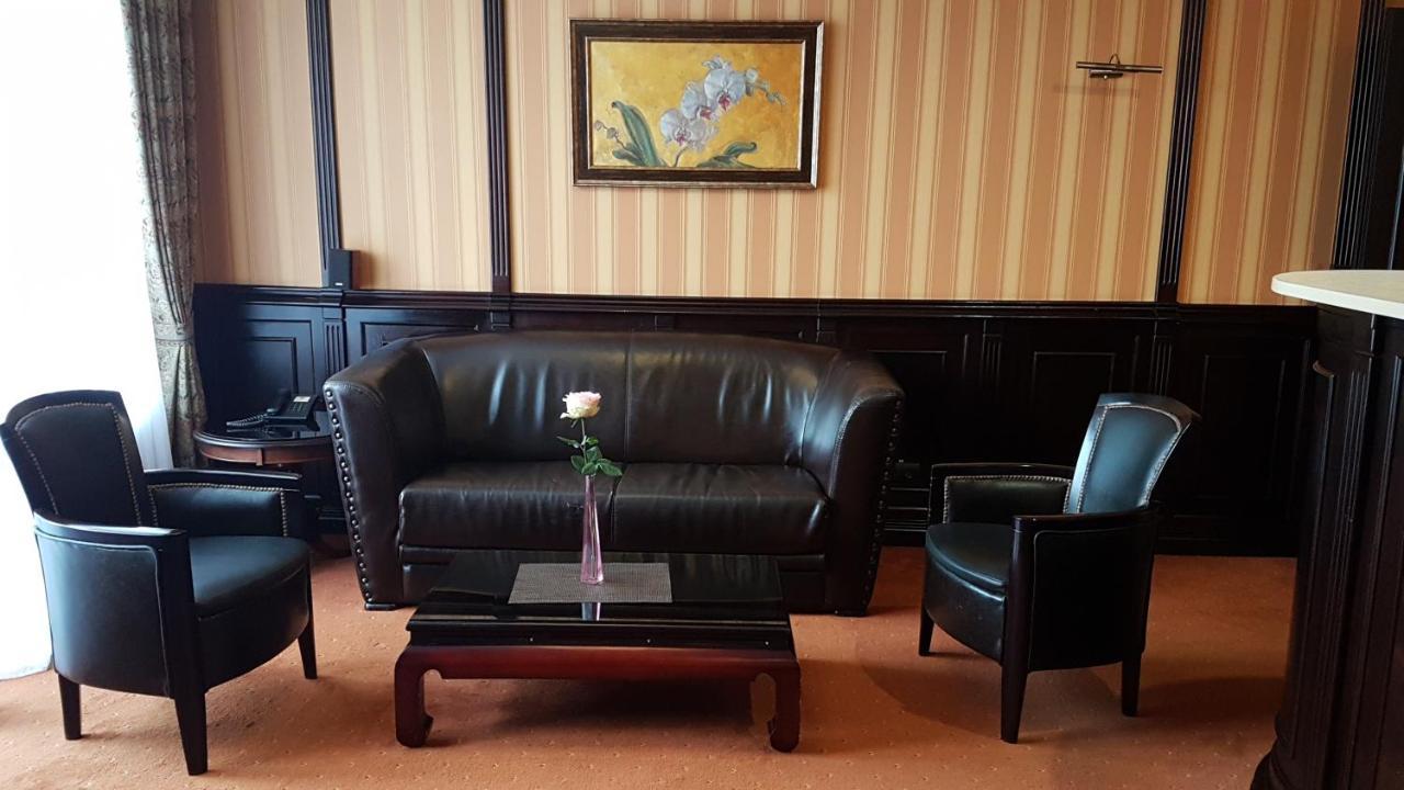 Attache Hotel Kiev Dış mekan fotoğraf