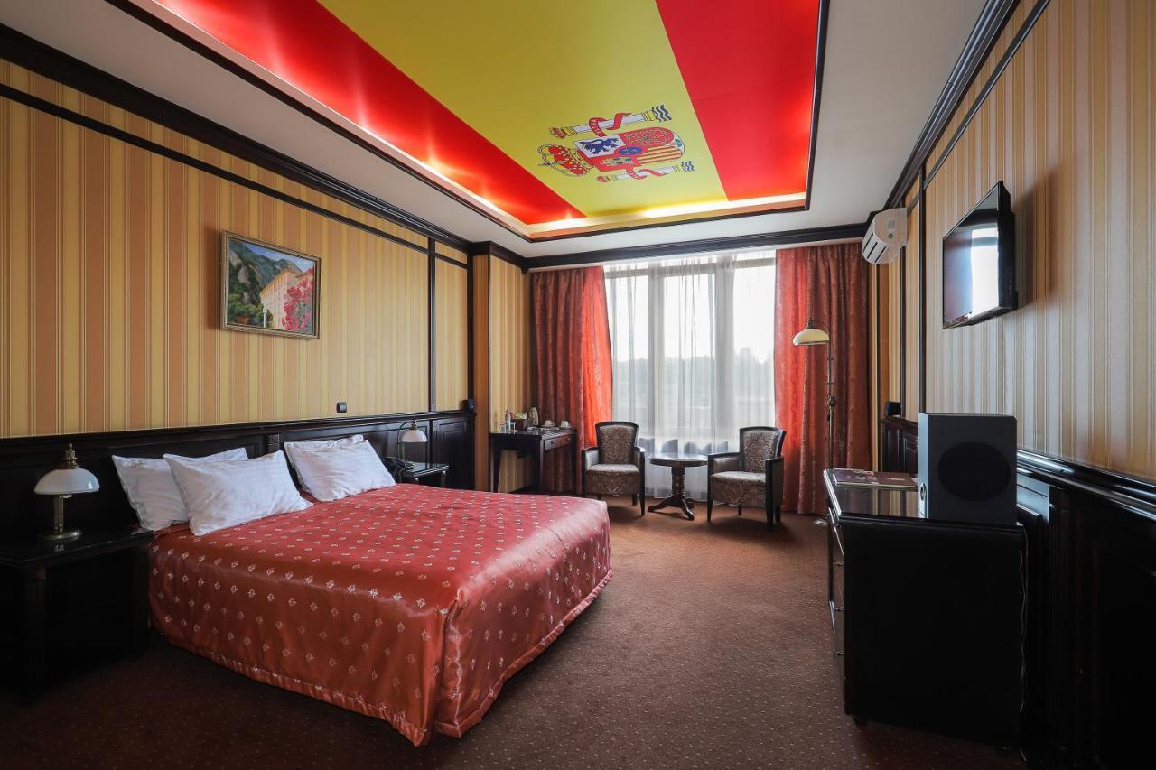 Attache Hotel Kiev Dış mekan fotoğraf