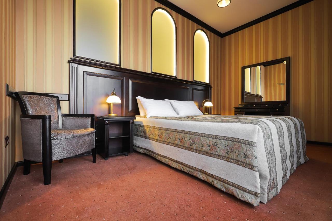 Attache Hotel Kiev Dış mekan fotoğraf